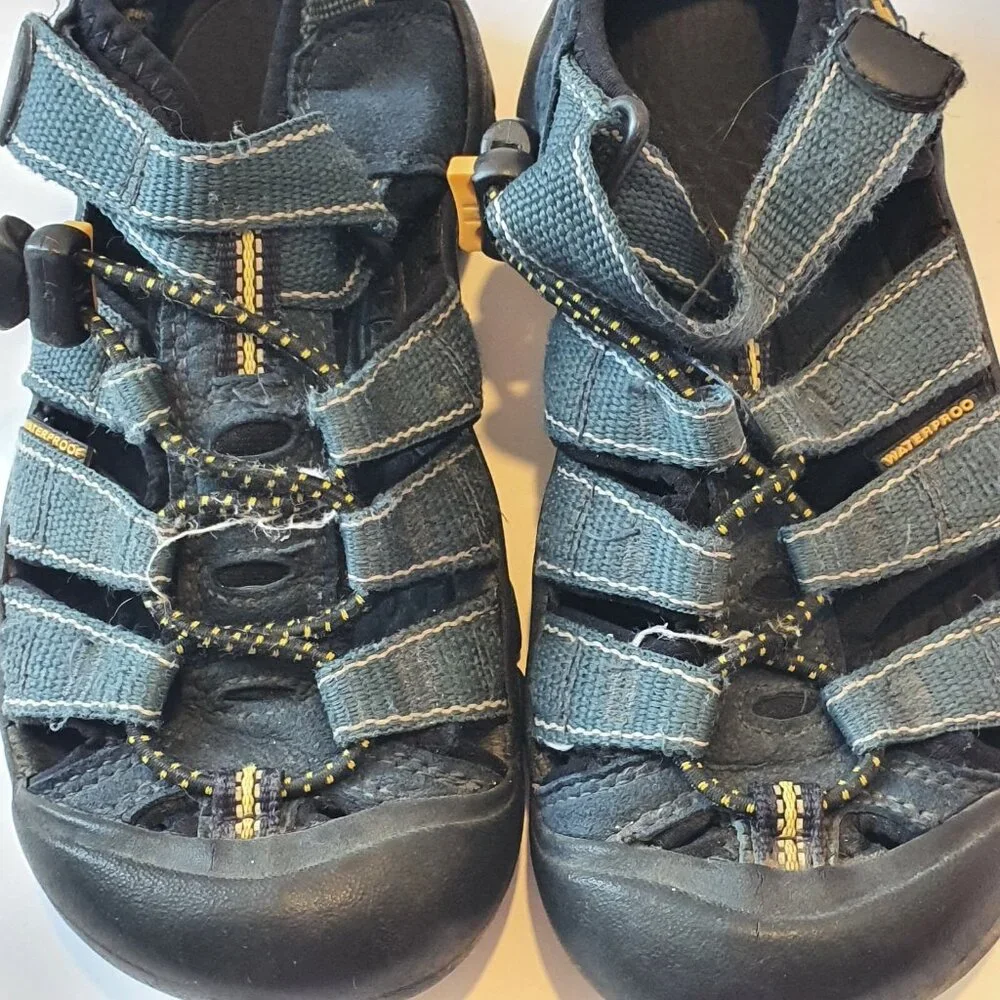 Keen Kids Newport Sandals Size‎ 13 Blue Closed Toe Hiking Shoe Boy Girls Unisex